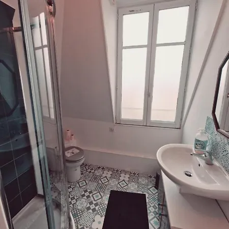 Location Saisonniere, Meublee, Appartement Type Studio A Sevres Exterior photo
